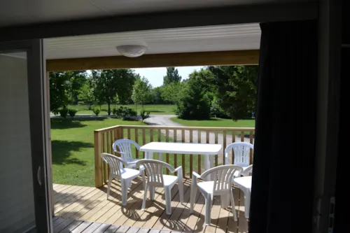 Location - Mobil-Home Premium 35M² 2 Chambres + Terrasse Semi-Couverte + Tv + Lv + Clim - image n°3 - Flower Camping Les Plages de l'Ain