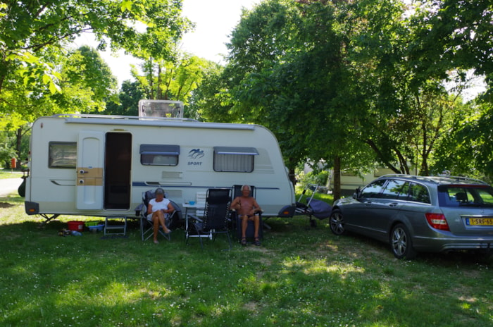 Authentique : Emplacement Tente, Caravane Avec Un Véhicule, Camping Car