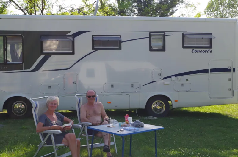 Forfait Confort Authentique (2 Pers Tente, Caravane, Van Ou Camping-Car / Voiture / Electricité 10A)