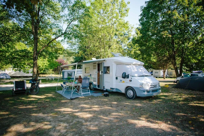 Authentique : Emplacement Tente, Caravane Avec Un Véhicule, Camping Car
