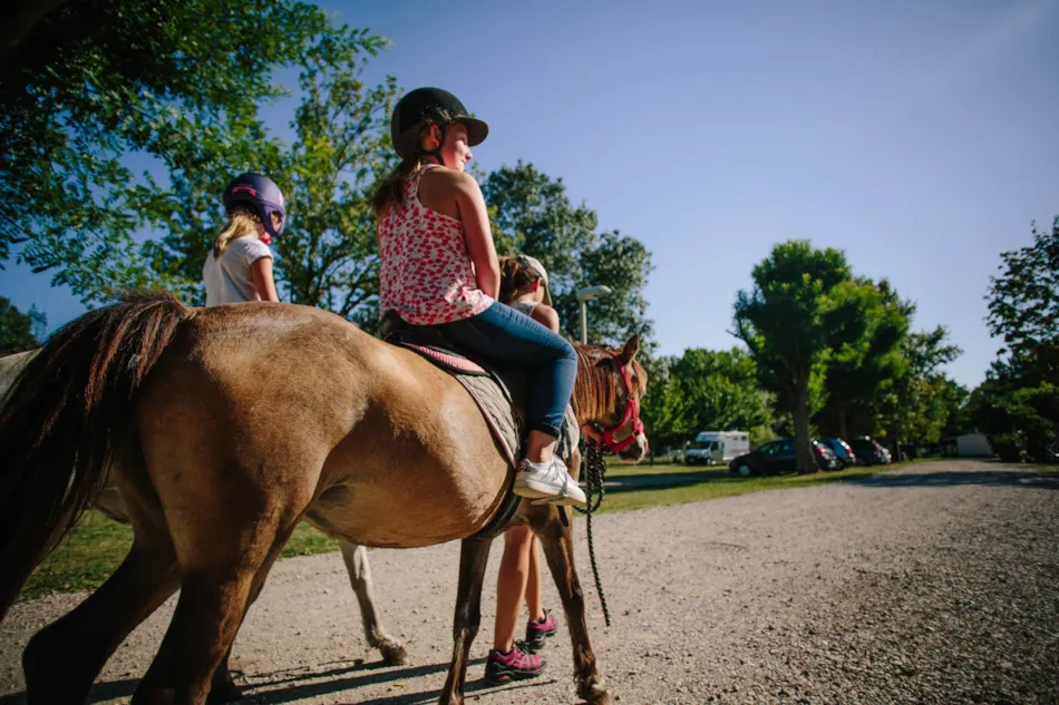 Flower Camping Les Plages de l'Ain