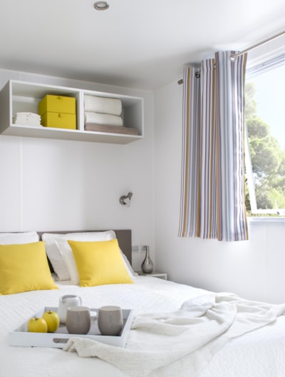 Comfort mobile home, 27 m², 2 bedrooms + covered terrace + TV + air conditioning