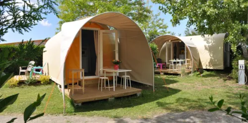 Mietunterkunft - Cocosweet 17M² 1 Zimmer (Ohne Sanitäranlagen) + Überdachte Terrasse + Küchenbereich - image n°1 - Flower Camping Les Plages de l'Ain