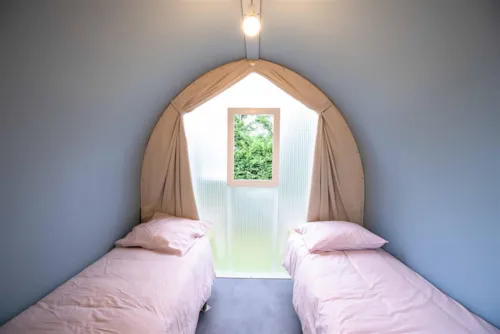 Location - Cocosweet Famille 25M² 2 Chambres (Sans Sanitaires) + Terrasse Couverte + Coin Cuisine - image n°4 - Flower Camping Les Plages de l'Ain