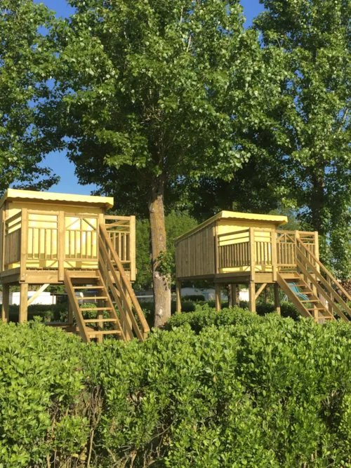 Mietunterkunft - Campétoile 1 Zimmer (Ohne Sanitäranlagen) +Terrasse - image n°1 - Flower Camping Les Plages de l'Ain