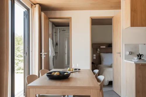 Location - Mobil-Home Premium 35M² 2 Chambres + Terrasse Semi-Couverte + Tv + Lv + Clim - image n°6 - Flower Camping Les Plages de l'Ain