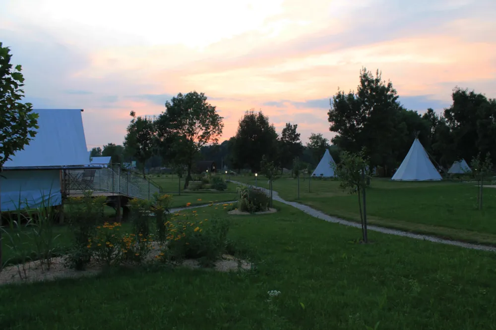 Camping L'Escale des Châteaux de la Loire - image n°1 - Camping2Be