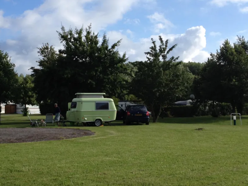 Forfait Confort (1 Tente, Caravane Ou Camping-Car / 1 Voiture / Électricité 6A)