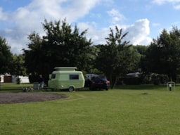 Pitch - Comfort Package (1 Tent, Caravan Or Motorhome / 1 Car / Electricity 6A) - Camping Les Marguerites