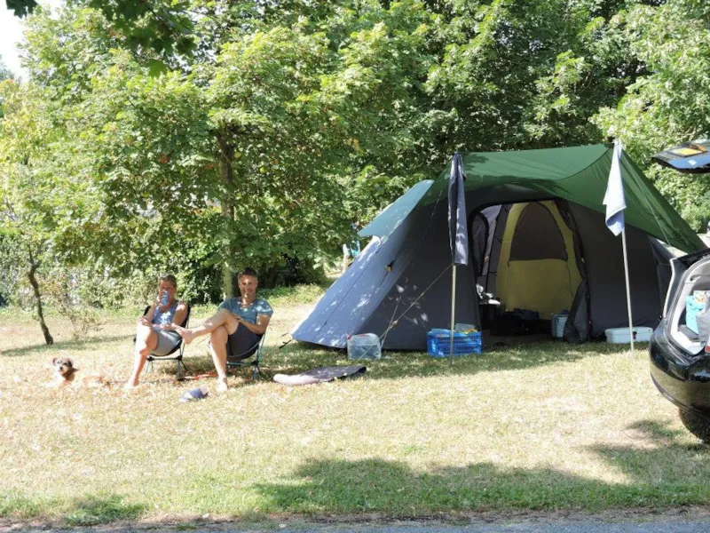 Forfait Confort (1 Tente, Caravane Ou Camping-Car / 1 Voiture / Électricité 6A)