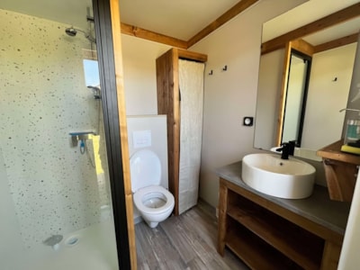 PREMIUM PACKAGE - private bathroom facilities (shower, toilet, sink), outdoor kitchen, electricity