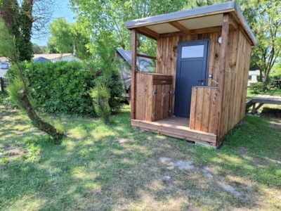PREMIUM PACKAGE - private bathroom facilities (shower, toilet, sink), outdoor kitchen, electricity