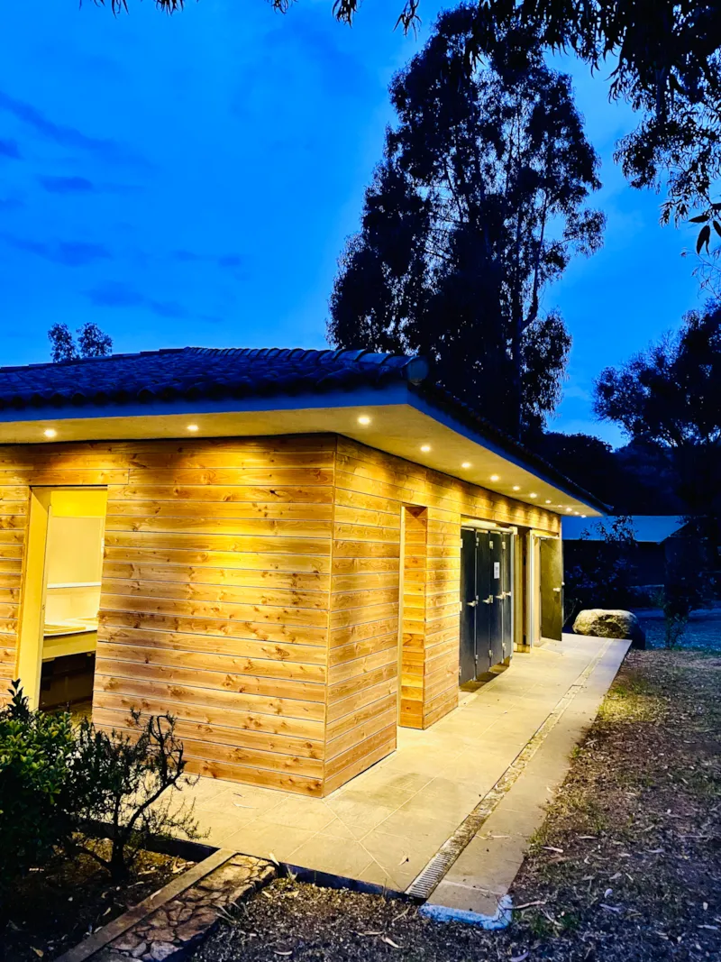 Emplacement Camping-Car + Electricite