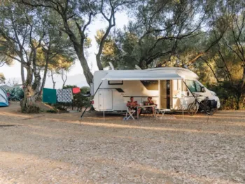 Kampeerplaats(en) - Camperstandplaats  + Elektriciteit - Camping Vigna Maggiore