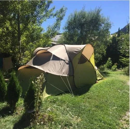 Pitch : car + tent, caravan or campervan + electricity 10A