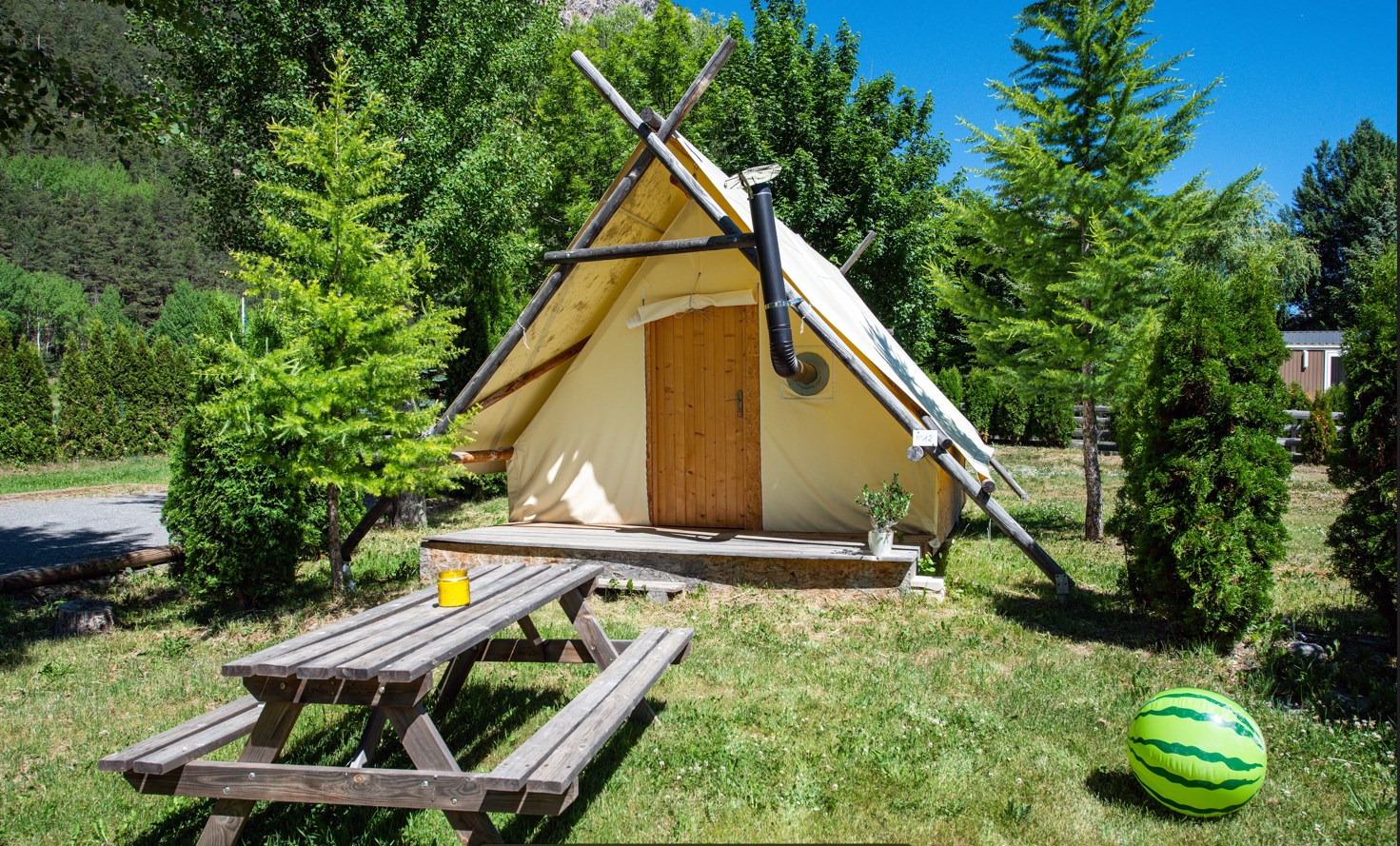 Location - Tente Prospecteur 21M² - Avec Poêle À Bois - Sans Sanitaires - Flower Camping le Montana