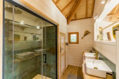 Tree house SPA Ehan