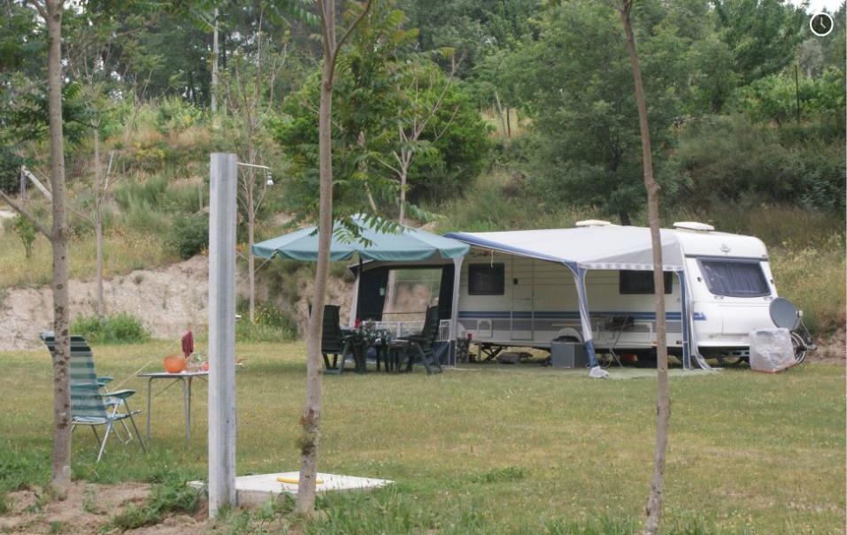Emplacement : Caravane ou camping-car + voiture
