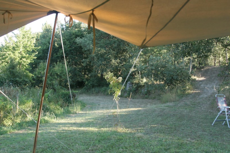 Stellplatz : Großes Zelt + Auto