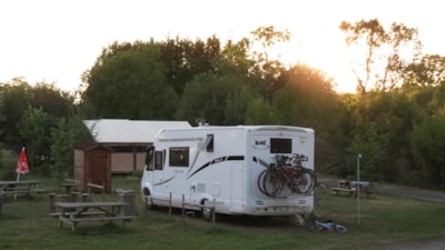 Caravan / motorhome / van / campervan