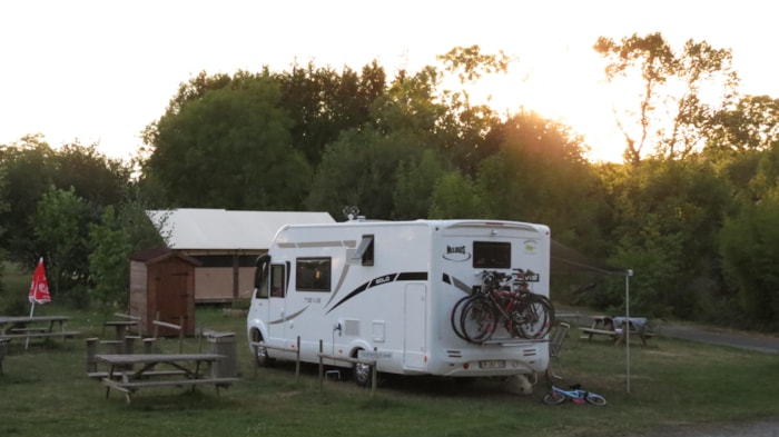 Caravane / Camping-Car / Van / Voiture Aménagée