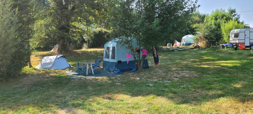 Emplacement - Emplacement Tente - Camping l'Etang du Puy
