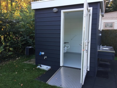 Pitch with private facilities — 6