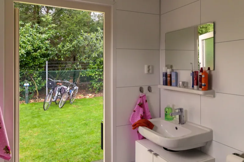 Comfortplaats Met Luxe Privé Sanitair