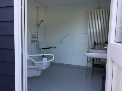 Comfortplaats met privé sanitair rolstoeltoegankelijk — 2
