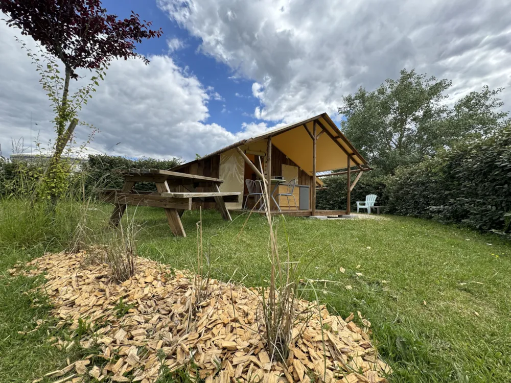 Location - Cabane Du Campeur (10 M² - 1 Ch.) - La Buissonnière Lodges