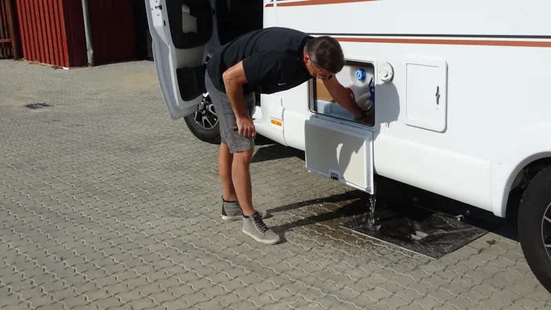 Emplacement Camping-Car Sur Emplacement Gravillonné