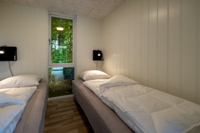 Fantastic double luxury cabin for 6 people with shower / toilet of 30 m2