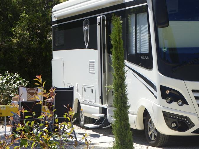 Stellplatz - Stellplatz Wohnmobil Confort - Domaine de Bélézy