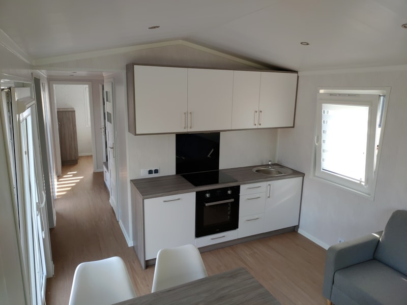 Mobile home with shower & toilet