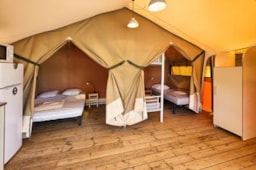 Mietunterkunft - Zeltbungalow  Standard 24M² 2 Zimmer Ohne Sanitäranlagen Überdachte Terrasse - Flower Camping de la Corniche