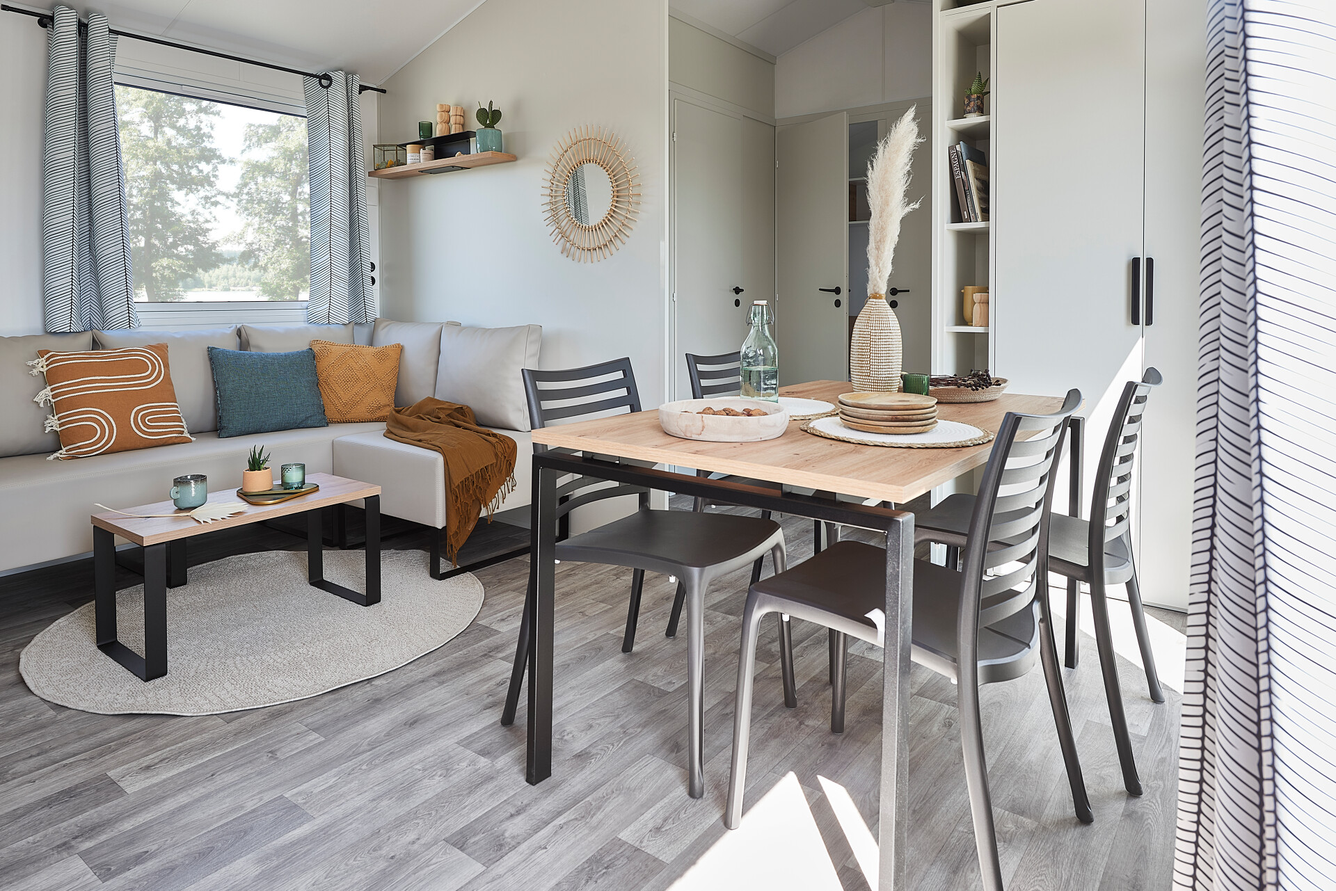 NEW 2023 // Mobilheim Premium 40m² 3 Zimmer + 2 Badezimmer + überdachte Terrasse + TV