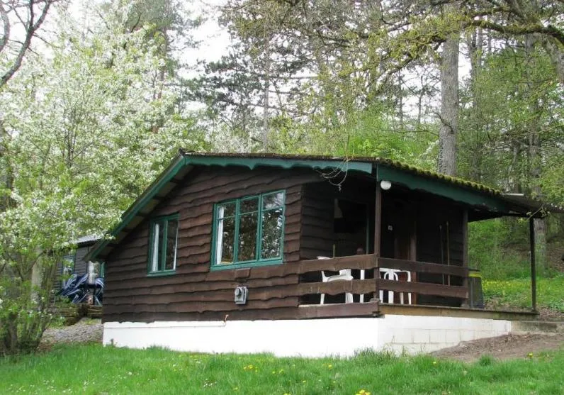 Location - Cabane De Camping 61 - Sans Douche/Toilette (2 Chambres) - Camping Le Roptai