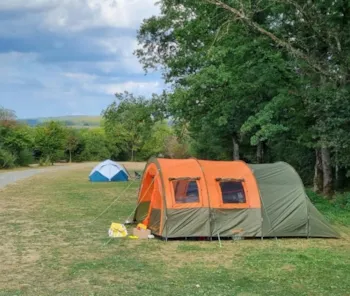 Stellplatz - Radfahrer / Wanderer (Ohne Auto) - Camping Le Roptai