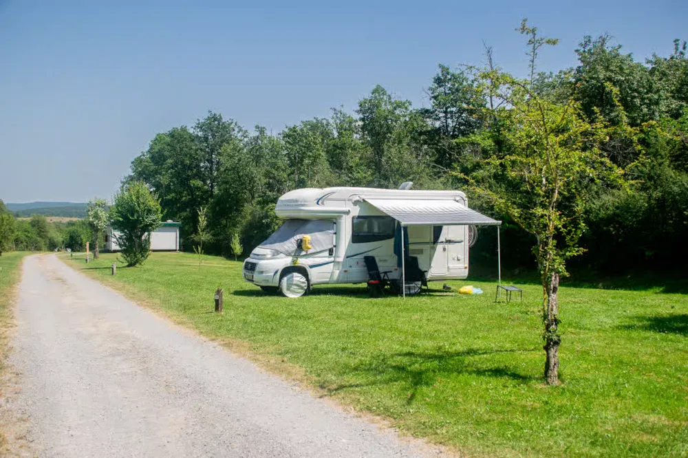 Campingstellplatz Auf Rasen, E-Feld