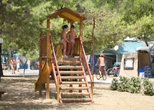 Emplacement Super: Voiture + Tente/Caravane Ou Camping-Car + Électricité