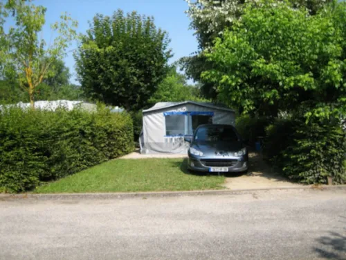 Emplacement - Emplacement Grand Confort + 1 Voiture + Tente, Caravane Ou Camping-Car - image n°4 - Family's Camping Le Savoy