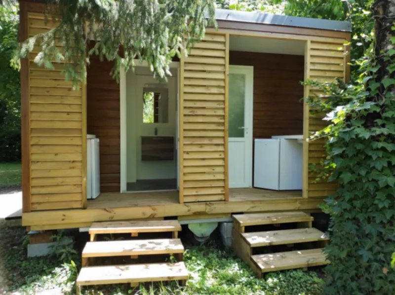 Emplacement Premium + 1 Voiture + Tente, Caravane Ou Camping-Car + Sanitaires Privatifs