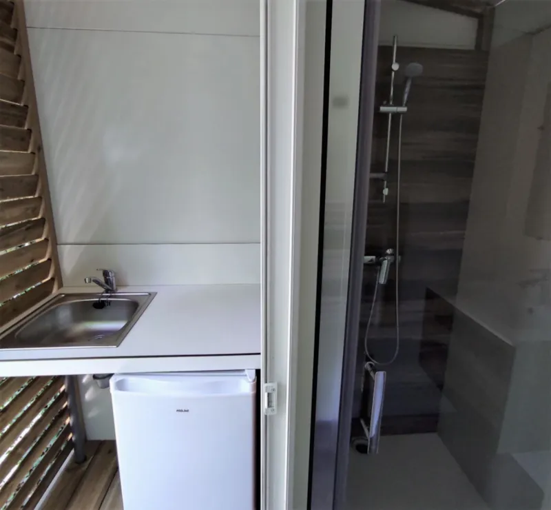 Emplacement Premium + 1 Voiture + Tente, Caravane Ou Camping-Car + Sanitaires Privatifs