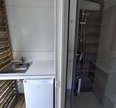 PREMIUM pitch + 1 car + tent, caravan, or motorhome + private bathroom facilities