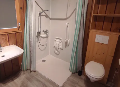 Accommodation - Chalet Prm - 34M² - 2 Bedrooms (Adapted To The People With Reduced Mobility) - image n°6 - Family's Camping Le Savoy