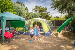Kampeerplaats(en) - Standplaats B : Tent + Auto + Elektriciteit 10A - Camping Paradis Sol à Gogo