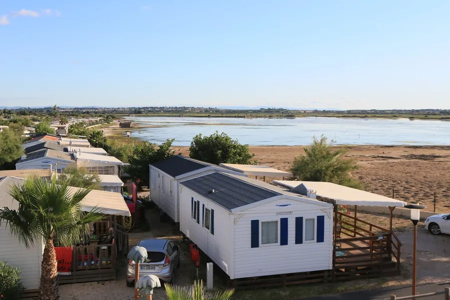Location - Mobil Home 23 M²- 2 Chambres - Bord D'étang - Camping Bleu Marine