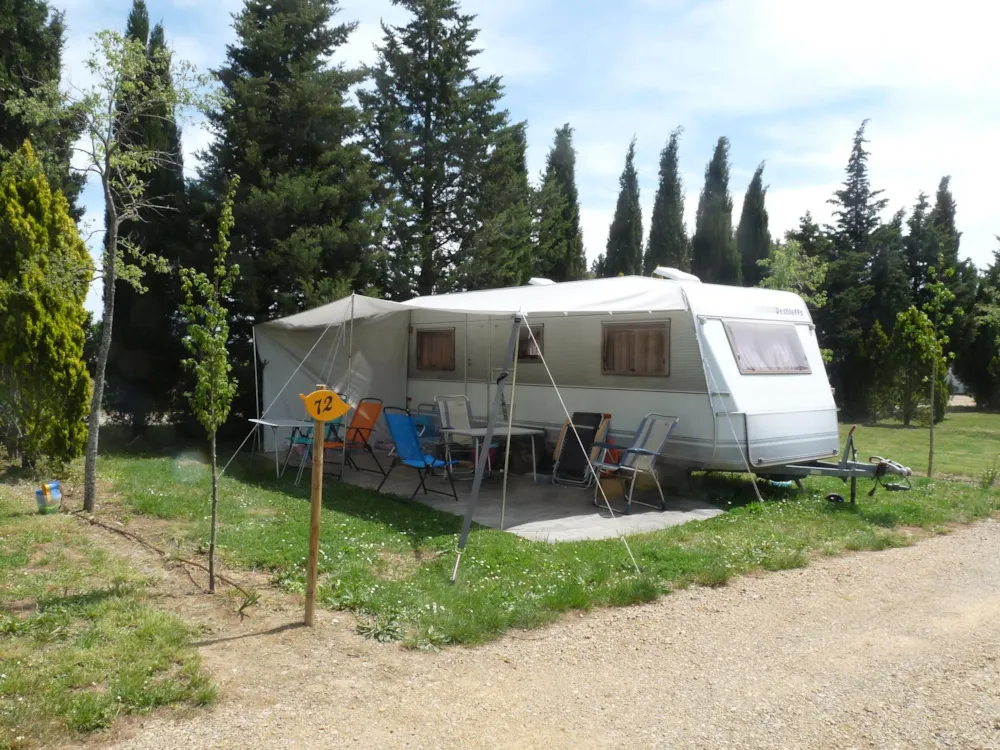 Piazzola Confort : auto + tenda/roulotte o camper + elettricità 10A