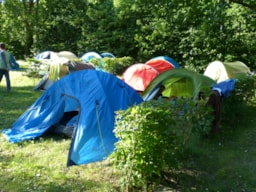 Kampeerplaats(en) - Standplaats Tent (1 Auto, Elektriciteit, Water, 2 Mensen) - Camping du Lac