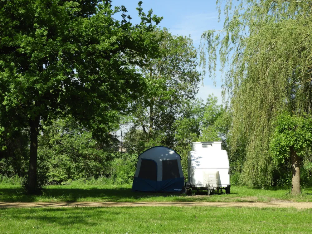 Pitch - Cyclo/Hiking Stop: No Vehicle Or Electricity - Camping du Lion d'Angers